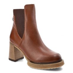 Brązowe Botki Lemar Ocieplane Skórzane Buty Na Obcasie. Brązowe botki Lemar, na jesień, bez wzorów, ze skóry, bez obcasa, na obcasie, bez zapięcia. Za 339.00 zł.