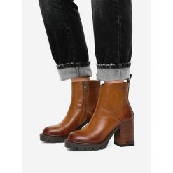Botki G-Star. Brązowe botki G-Star, bez wzorów, bez obcasa, na słupku, bez zapięcia. Za 419.99 zł.