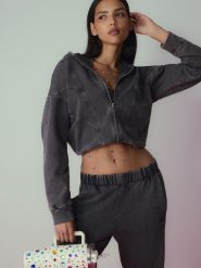 4F Bluza dresowa regular z kapturem damska - szara S. Szare bluzy 4f, s, bez wzorów, z dresówki, z kapturem. Za 199.99 zł.