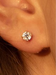 OR ÉCLAT Złote kolczyki-wkrętki "Simply you" z cyrkoniami rozmiar: onesize. Żółte kolczyki OR ÉCLAT, z cyrkonią, złote. Za 391.99 zł.