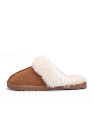 Gooce Wełniane kapcie "Emeline" w kolorze jasnobrązowym rozmiar: 39. Brązowe obuwie domowe Gooce, bez wzorów, ze skóry, bez zapięcia. Za 222.45 zł.