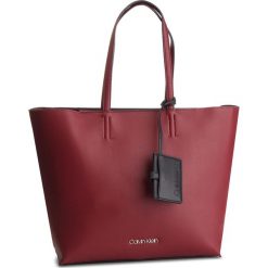 Torebka CALVIN KLEIN - Tack Shopper K60K604833 242. Czerwone shopper Calvin Klein, bez wzorów, ze skóry ekologicznej, bez dodatków. W wyprzedaży za 399.00 zł.