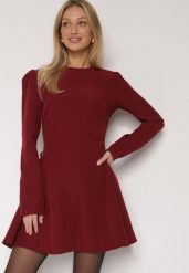 Bordowa Rozkloszowana Sukienka Ozdobiona Metaliczną Aplikacją Eleslie. Czerwone sukienki Born2be, na co dzień, m, z aplikacjami, eleganckie, bez kołnierzyka, bez ramiączek, mini, rozkloszowane. Za 139.99 zł.