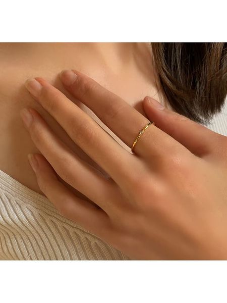 Les Petites Précieuses Pozłacany pierścionek z diamentem rozmiar: 60. Żółte pierścionki Les Petites Précieuses, z diamentem, pozłacane. Za 126.75 zł.