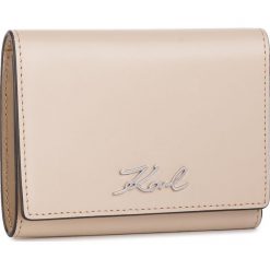 Duży Portfel Damski KARL LAGERFELD - 86KW3211 Biscuit. Brązowe portfele KARL LAGERFELD, bez wzorów, ze skóry. W wyprzedaży za 299.00 zł.