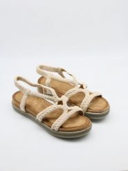 Bellucci Sandały w kolorze beżowym rozmiar: 40. Brązowe sandały Bellucci, bez wzorów, klasyczne, z otwartym noskiem, bez obcasa, bez zapięcia. Za 100.99 zł.