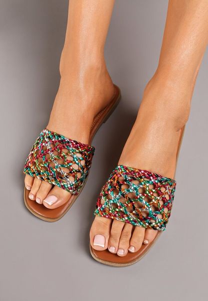 Niebiesko-Różowe Płaskie Klapki z Szerokim Plecionym Paskiem Laviala. Niebieskie klapki Born2be, bez wzorów, bez obcasa, na płaskiej podeszwie. Za 89.99 zł.