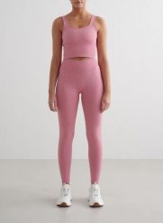 Damskie legginsy prążkowane, bezszwowe, wysoki stan, squat proof, petite różowe. Czerwone legginsy AIM'N, s, bez wzorów, z dzianiny, z podwyższonym stanem, długie. Za 258.00 zł.