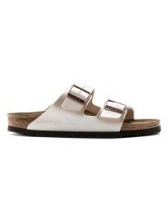 Birkenstock Klapki "Arizona - Graceful Pearl" w kolorze białym rozmiar: 38. Białe klapki Birkenstock, bez wzorów, z otwartym noskiem, bez obcasa. Za 355.78 zł.