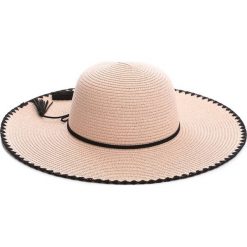 Różowy Kapelusz Seasonable. Kapelusze marki Born2be. Za 49.99 zł.