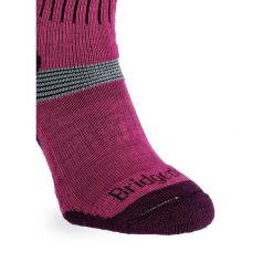 Skarpety narciarskie damskie Bridgedale Ski Cross Country Merino P. Fioletowe skarpety Bridgedale, bez wzorów. Za 64.99 zł.