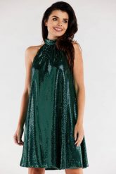 Sukienka trapezowa z dekoltem halter neck błyszcząca zielona. Zielone sukienki Sukienki.shop, na imprezę, l, bez wzorów, wizytowe, bez kołnierzyka, bez ramiączek, trapezowe. Za 209.00 zł.