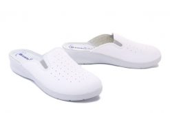 INBLU 50-34 bianco, klapki damskie. Białe klapki Inblu, w ażurowe wzory, bez obcasa. Za 79.90 zł.
