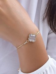 Luja Bijoux Pozłacana bransoletka z cyrkoniami i masą perłową rozmiar: onesize. Białe bransoletki Luja Bijoux, z cyrkonią, pozłacane. Za 68.45 zł.