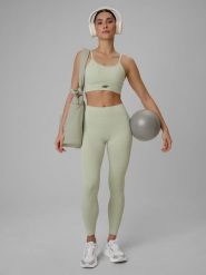 4F Legginsy treningowe bezszwowe damskie - zielone XS/S. Zielone legginsy sportowe 4f, s, bez wzorów, ze skóry, z podwyższonym stanem, na fitness i siłownię. Za 149.99 zł.