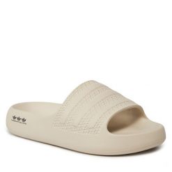 Klapki adidas. Brązowe klapki Adidas, bez wzorów, bez obcasa. Za 169.99 zł.