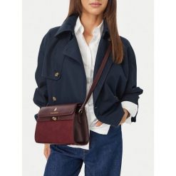 Torebka Beverly Hills Polo Club. Czerwone listonoszki Beverly Hills Polo Club, bez wzorów, bez dodatków. Za 179.99 zł.