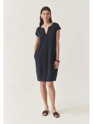 TATUUM Sukienka w kolorze granatowym rozmiar: S. Niebieskie sukienki Tatuum, na co dzień, s, bez wzorów, bez kołnierzyka, bez ramiączek, mini, proste. Za 234.95 zł.