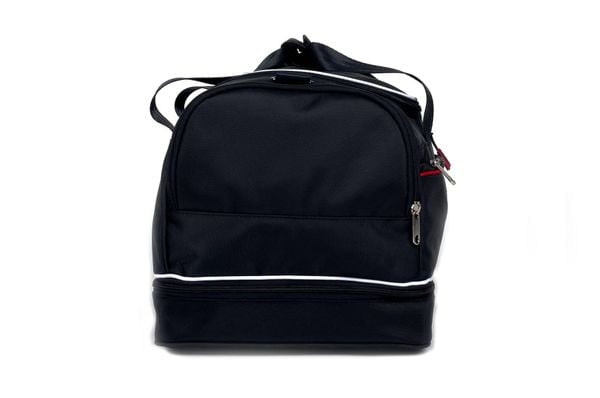 Torba sportowa KJUST SP61NU (43L). Czarne torby na ramię KJUST, bez wzorów, z materiału, sportowe, na ramię, bez dodatków. Za 237.00 zł.