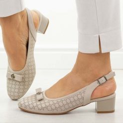 Sandały Wt damskie na obcasie M.Daszyński Sa210-15. Szare sandały M.Daszyński, z aplikacjami, ze skóry, casualowe, z okrągłym noskiem, bez obcasa, na obcasie, bez zapięcia. Za 179.00 zł.