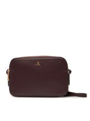 Calvin Klein Torebka Ck Camera Bag LV04F3173G Bordowy. Czerwone torebki klasyczne Calvin Klein, bez wzorów, ze skóry, bez dodatków. Za 429.99 zł.