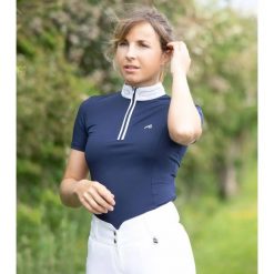 Damska koszulka polo na zawody Premier Equine Maria Diamante. Niebieskie koszulki polo PREMIER EQUINE, z aplikacjami, z bawełny, bez kołnierzyka, bez ramiączek. Za 311.00 zł.