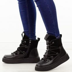 Czarne skórzane botki damskie Cambell 52330. Czarne botki Cambell, na jesień, bez wzorów, z jeansu, z okrągłym noskiem, bez obcasa, na płaskiej podeszwie, bez zapięcia. W wyprzedaży za 278.07 zł.