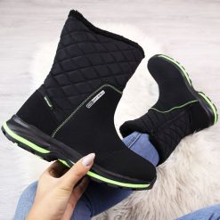 Śniegowce wodoodporne pikowane DK - czarny / zielony. Czarne botki DK, bez wzorów, z softshellu, bez obcasa, bez zapięcia. Za 149.99 zł.