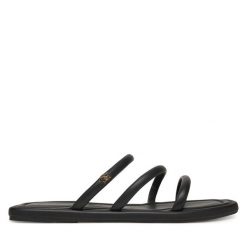 Klapki Tommy Hilfiger. Czarne klapki TOMMY HILFIGER, bez wzorów, bez obcasa. Za 259.99 zł.