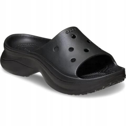 Klapki Dla Dorosłych Crocs Bae Slide. Czarne klapki Crocs, bez wzorów, z materiału, bez obcasa. Za 239.99 zł.