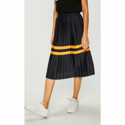 Vero Moda - Spódnica. Czerwone spódnice Vero Moda, l, bez wzorów, z materiału, midi, plisowane. W wyprzedaży za 99.90 zł.