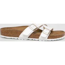 Birkenstock - Klapki. Białe klapki Birkenstock, bez wzorów, z materiału, bez obcasa. Za 279.90 zł.