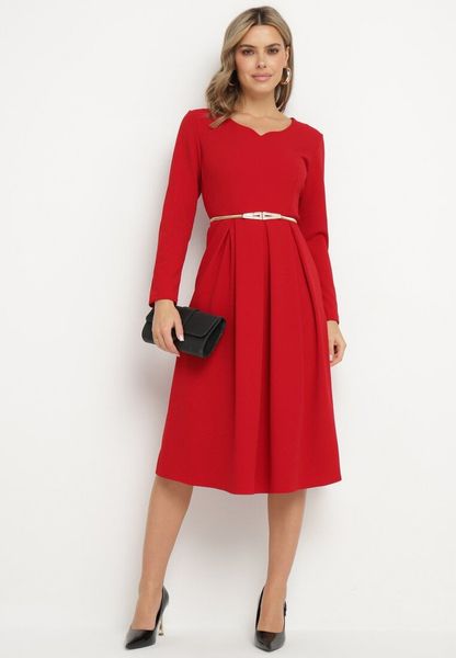 Czerwona Rozkloszowana Sukienka Wieczorowa ze Szpiczastym Dekoltem Temithiel. Czerwone sukienki Born2be, na co dzień, l, z aplikacjami, z jeansu, klasyczne, bez kołnierzyka, bez ramiączek, proste. Za 59.99 zł.