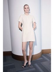 Trendyol Sukienka w kolorze kremowym rozmiar: 38. Brązowe sukienki Trendyol, na co dzień, bez wzorów, bez kołnierzyka, bez ramiączek, mini, proste. Za 130.99 zł.