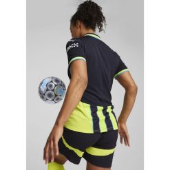 Damska koszulka wyjazdowa Manchester City 24/25 PUMA New Navy Yellow Glow Blue. Niebieskie bluzki Puma, s, bez wzorów, sportowe, bez kołnierzyka, bez ramiączek. W wyprzedaży za 179.00 zł.