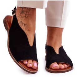 Zamszowe Sandały Damskie Lewski Shoes 3220/X Czarne. Czarne sandały bez wzorów, ze skóry, bez obcasa, na płaskiej podeszwie, bez zapięcia. Za 432.39 zł.