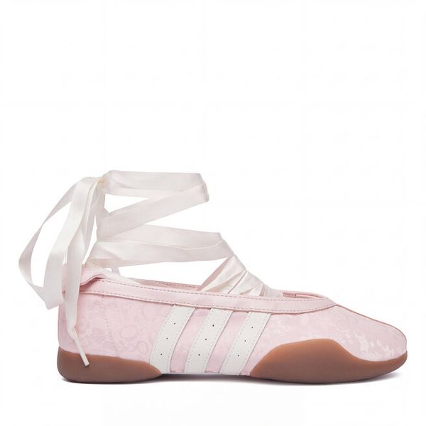 Baleriny adidas. Czerwone baleriny Adidas, bez wzorów, bez obcasa. Za 479.99 zł.