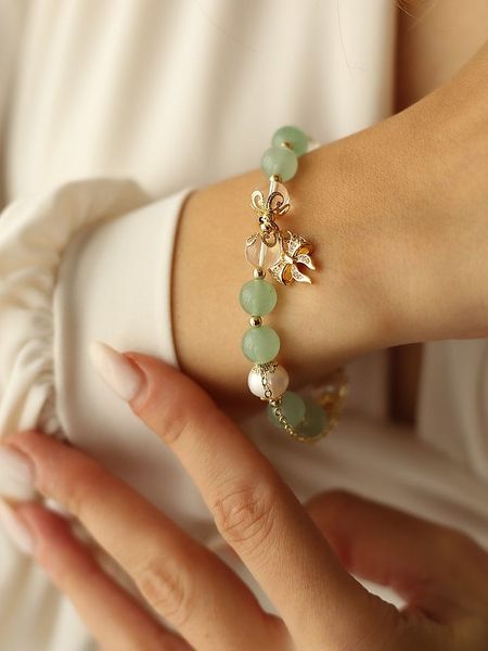 Pierres delicates Pozłacana bransoletka z cyrkoniami i perłami rozmiar: onesize. Białe bransoletki Pierres delicates, z cyrkonią, pozłacane. Za 52.99 zł.