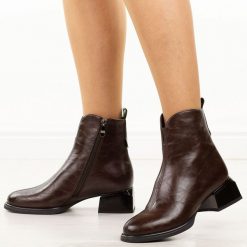 Brązowe skórzane botki damskie na obcasie Cambell 55319. Brązowe botki Cambell, na jesień, bez wzorów, z jeansu, z okrągłym noskiem, bez obcasa, na obcasie, bez zapięcia. W wyprzedaży za 278.07 zł.