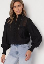 Czarna Wiskozowa Koszula z Koronkowymi Wstawkami Ulirine. Czarne koszule Born2be, l, z aplikacjami, z jeansu, eleganckie, bez kołnierzyka, bez ramiączek. Za 139.99 zł.