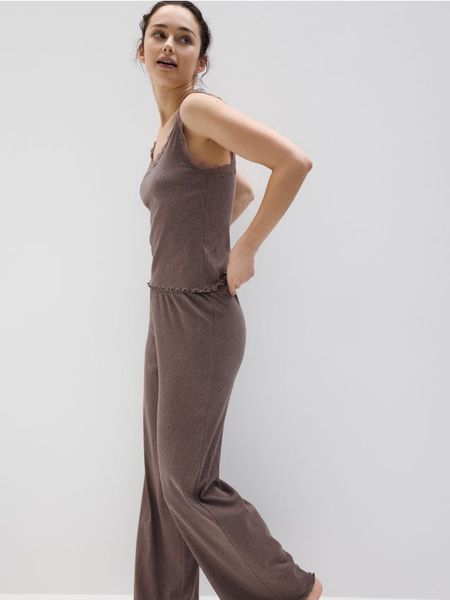 Dwuczęściowa piżama z koronką - jasnofioletowy. Fioletowe piżamy Reserved, bez wzorów, z bawełny, bez ramiączek. W wyprzedaży za 79.99 zł.