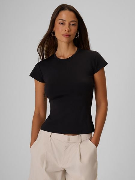 4F T-shirt slim gładki damski - czarny L. Czarne t-shirty 4f, l, bez wzorów, z tkaniny, bez kołnierzyka, bez ramiączek. W wyprzedaży za 39.99 zł.