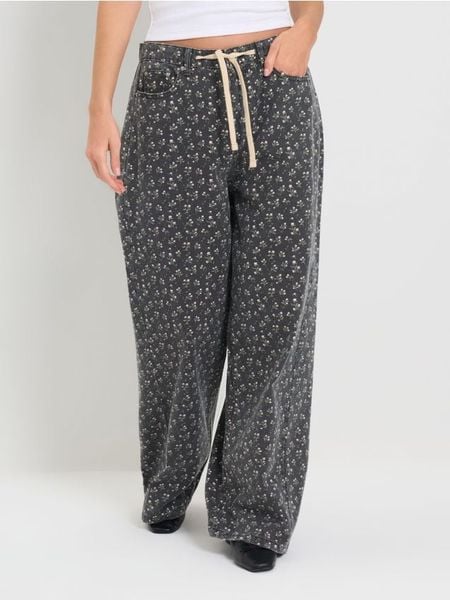 Jeansy baggy ze wzorem - szary. Szare jeansy Sinsay, bez wzorów. Za 79.99 zł.