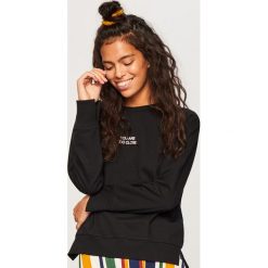 Bluza z napisem - Czarny. Bluzy Reserved. Za 39.99 zł.