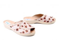 ADANEX 30229 308/1ED beżowy, kapcie damskie. Brązowe obuwie domowe Adanex, bez wzorów, bez zapięcia. Za 74.99 zł.