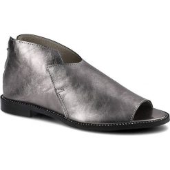 Srebrne Sandały Lamanti Buty Damskie Obuwie. Szare sandały Lamanti, bez wzorów, ze skóry, eleganckie, bez obcasa, na płaskiej podeszwie, bez zapięcia. Za 269.00 zł.