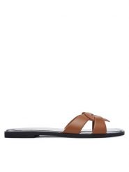 LOVE MOSCHINO Klapki JA28092G0OIAX200 Brązowy. Brązowe klapki Love Moschino, bez wzorów, ze skóry, bez obcasa. Za 809.99 zł.