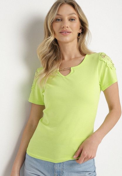 Zielony Bawełniany T-shirt z Łańcuszkiem i Koronką Liraveira. Zielone t-shirty Born2be, m, z aplikacjami, z bawełny, bez kołnierzyka, bez ramiączek. Za 39.99 zł.