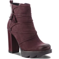 Botki EDEO - 3117A-1003/1001 Bordo. Czerwone botki Edeo, bez wzorów, z nubiku, bez obcasa, bez zapięcia. W wyprzedaży za 239.00 zł.