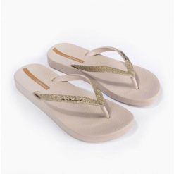 Japonki plażowe damskie Ipanema Anat Lolita Fem. Białe klapki Ipanema, bez wzorów, bez obcasa. Za 144.00 zł.